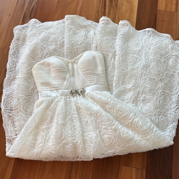 Adrianna Papell Dresses & Skirts - Adrianna Papell wedding dress